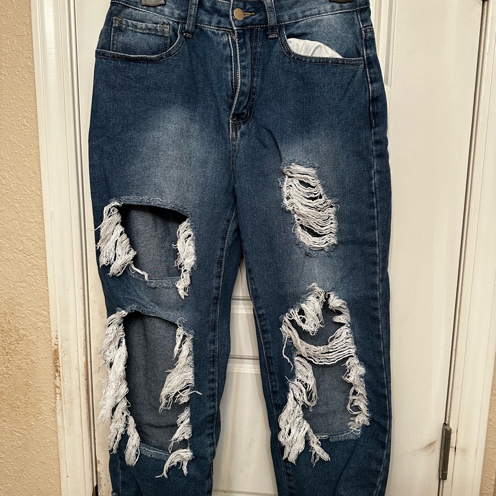 SHEIN Blue Boyfriend Jeans with Distressed Detailing